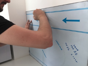 Montage der Edelstahlrückwand